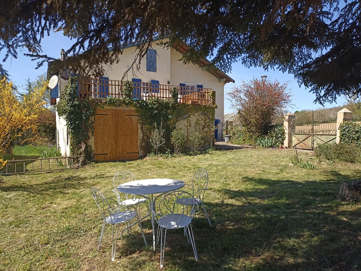 Maison de campagne avec cheminée terrasse, jardin