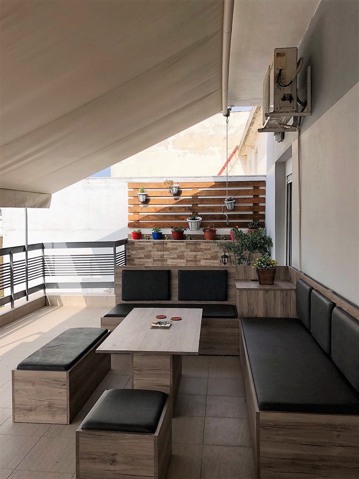 位于Karditsa市中心的新公寓，带宽敞的阳台