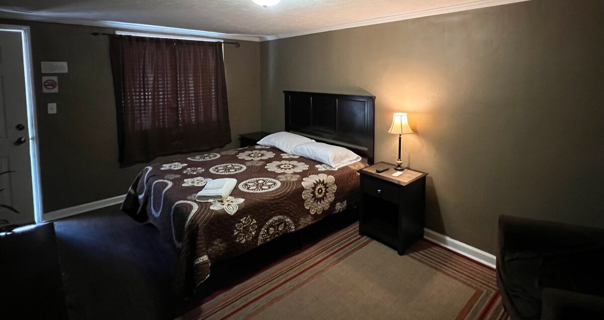 Quiet hotel room located minutes from Camp Lejeune