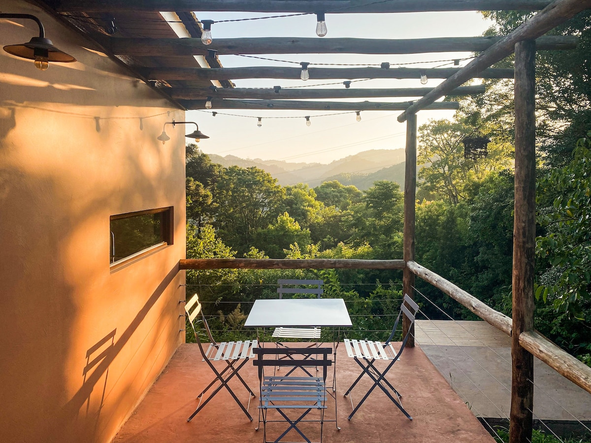 A Magnífica Casa Velha nos Caminhos de Pedra