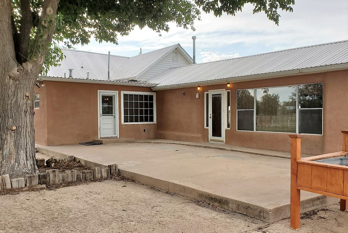 Classic farmhouse on 20 acres, no cleaning fee!