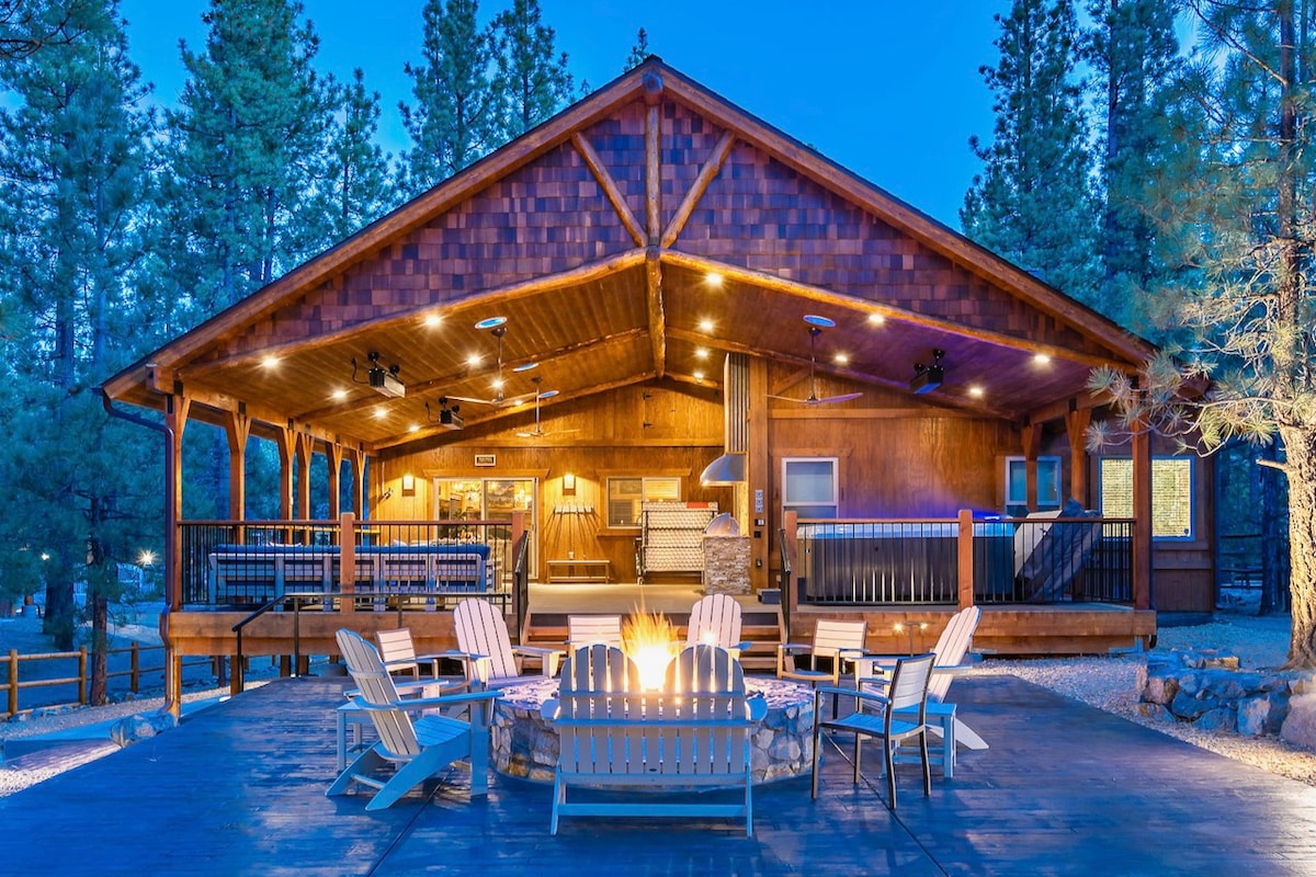 Upscale home/cabin-gameroom-firepit-jacuzzi-ski