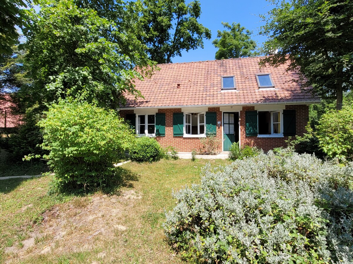 proche Hardelot charmante maison dans cadre boisé.