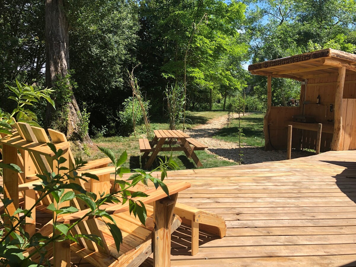 Nature, yourte et jacuzzi