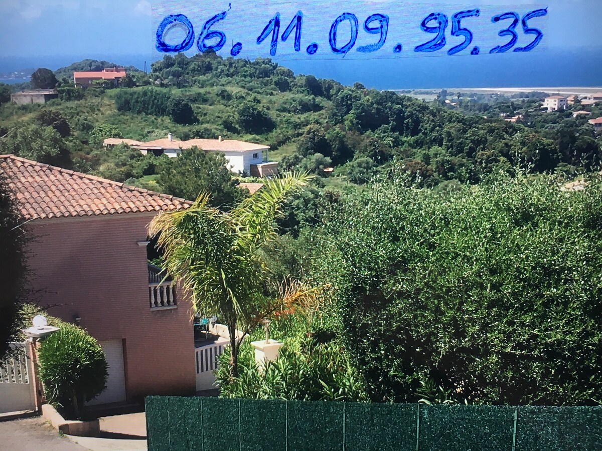 Nice garden flat 60msq -Air conditioned -sea view