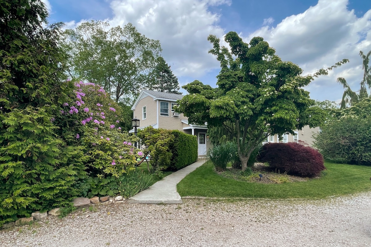 Charming Apartment on the Same Block as Beach