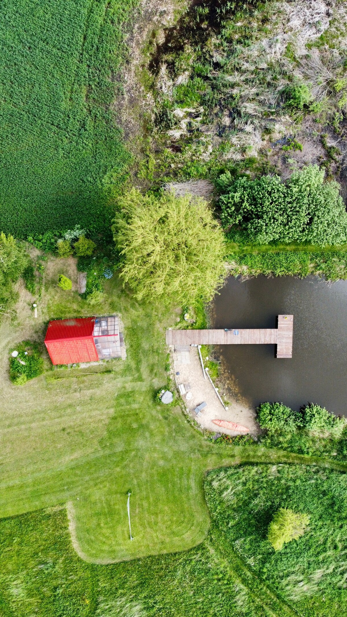 Mazurska sielanka - 25平方米trójkątny domek nad stawem