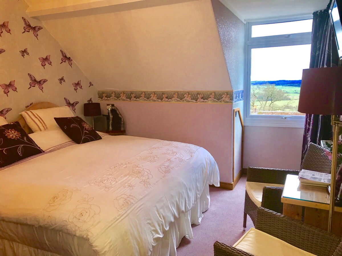 Twin Room Ensuite with Great Views