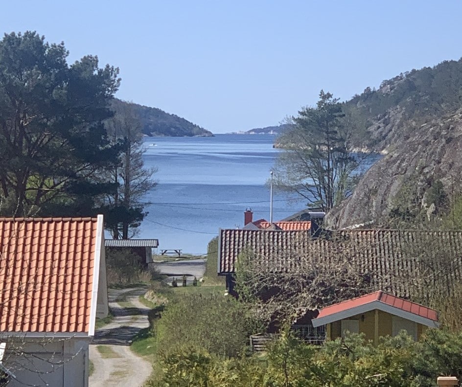 Hytte nær stranden med boblebad