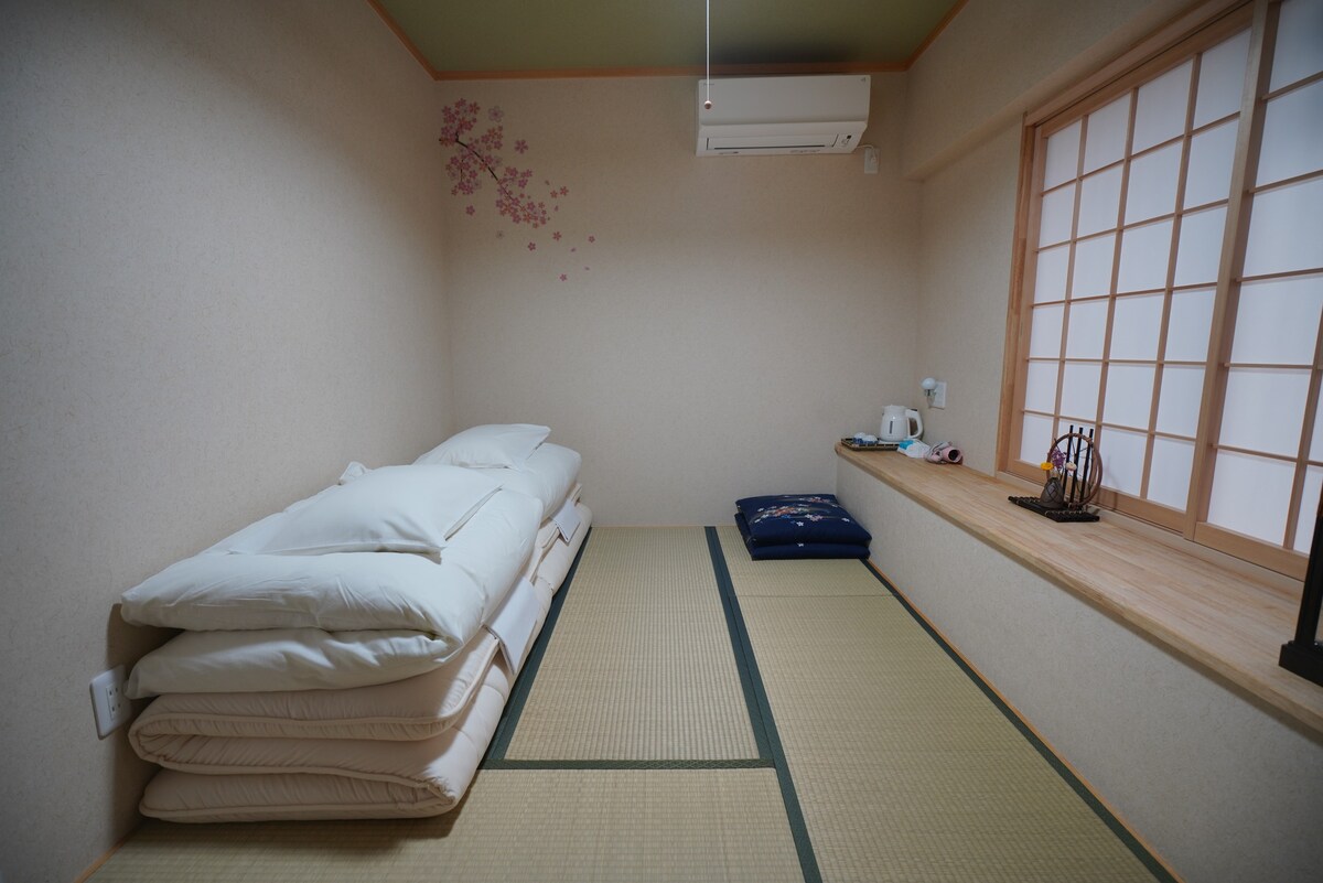 约100年历史，京町屋，宇治茶馆102号房间，日式客房双人房客房，独立卫生间，淋浴间