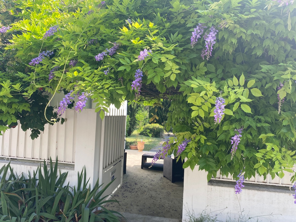 Studio indépendant sur jardin