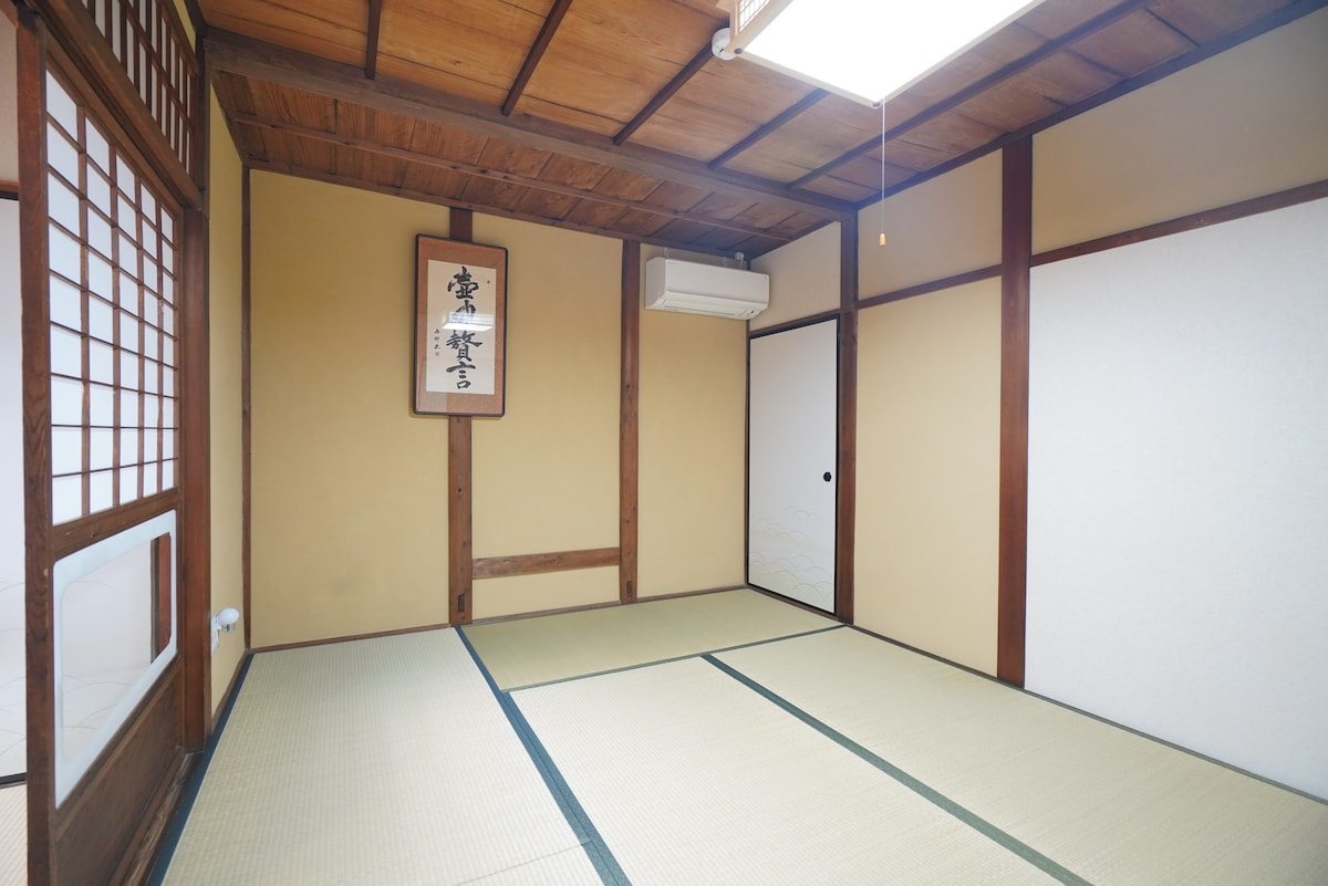 约100年历史，京町屋，宇治茶馆（ 202间客房） ，日式客房四人间，四人间客房，独立卫生间，淋浴间