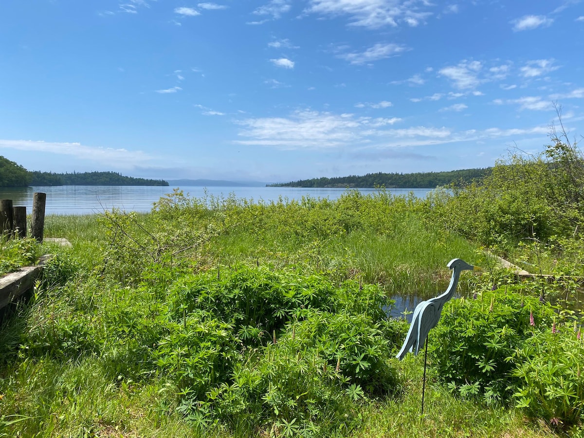 Lakefront guesthouse in Rossport