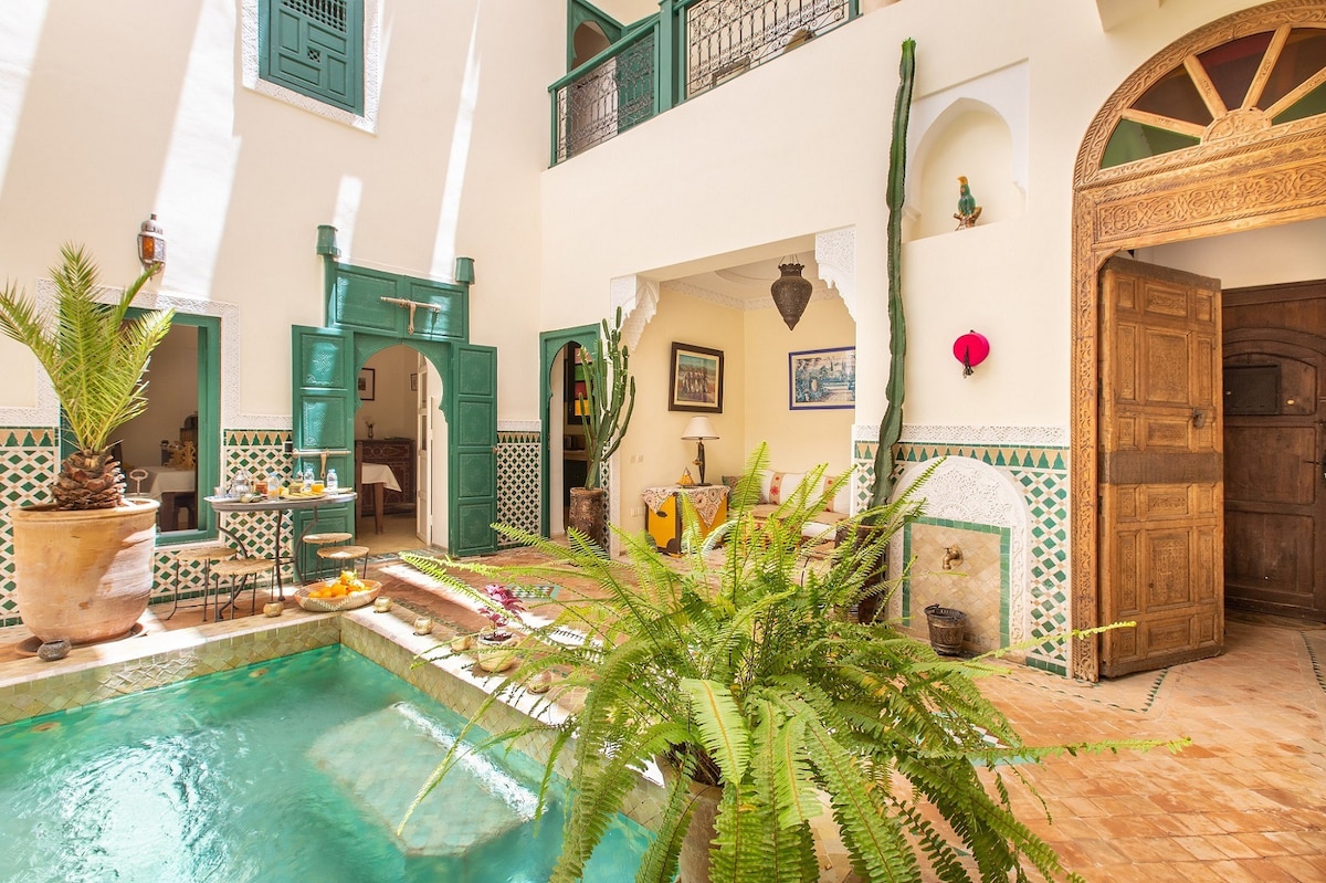Dar Ahwach, privatized riad for 6 people + service