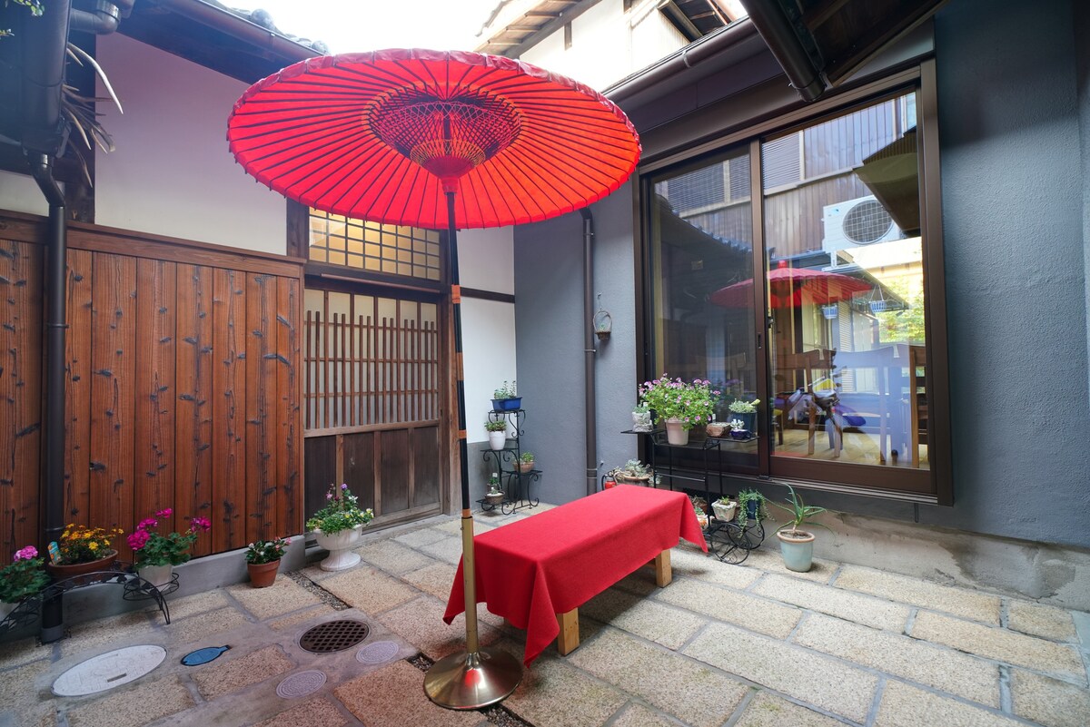 约100年历史，京町屋，宇治茶旅馆105间客房，日式客房三人间，私人厕所，淋浴