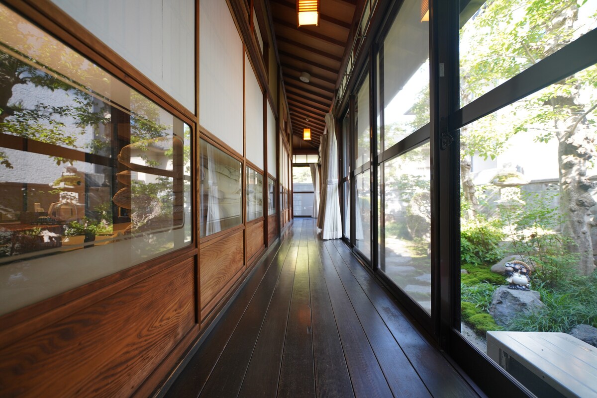 拥有100年历史的京町屋，宇治茶旅馆106 ， 10人日式客房，共用卫生间，淋浴间