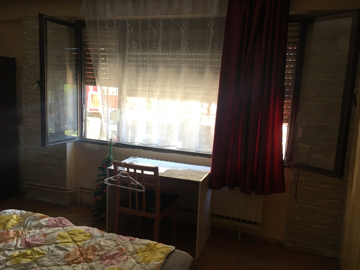位于Bornova市中心的舒适公寓