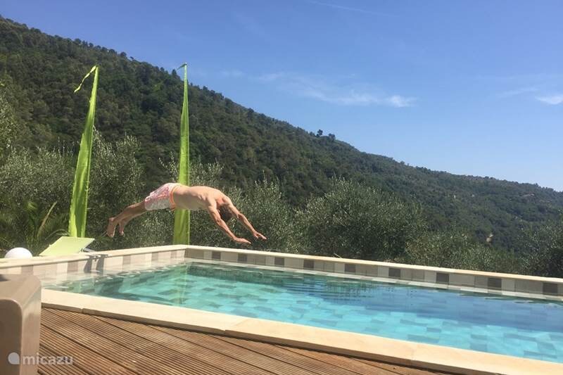 Een villa met zwembad met schitterend uitzicht