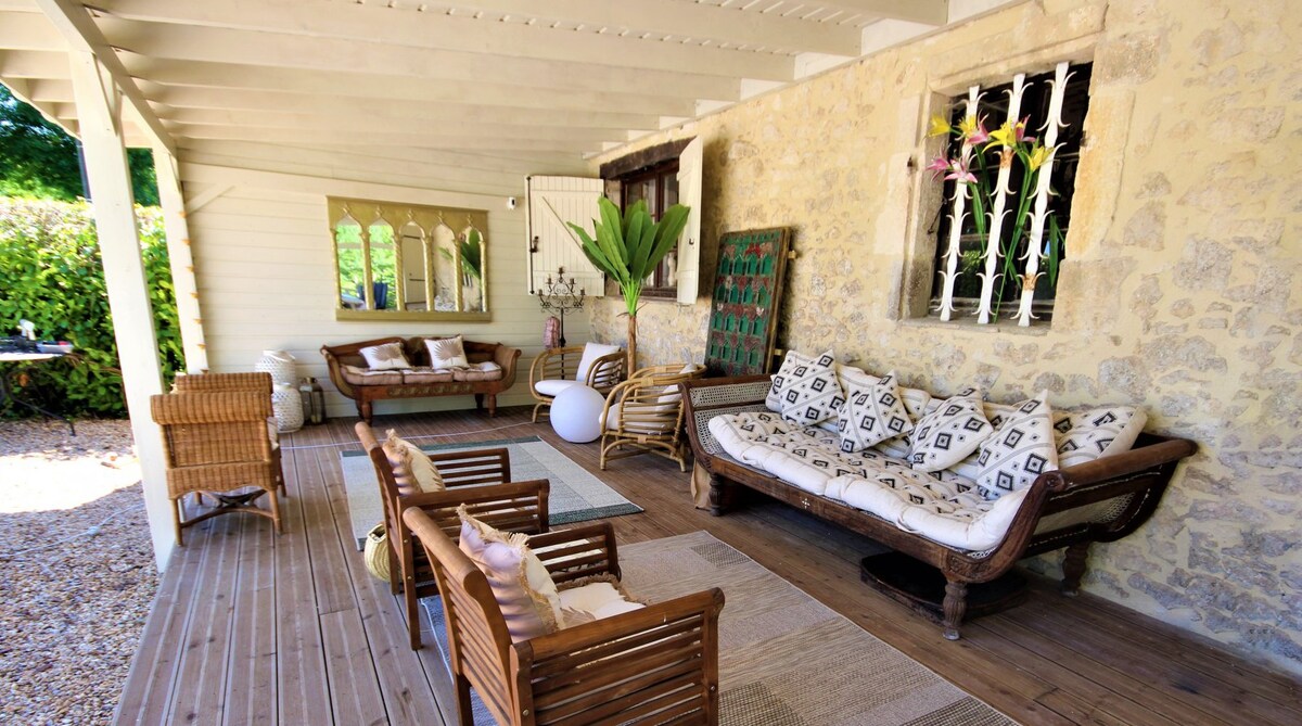 Peaceful and pretty 16C lodge with lovely pool