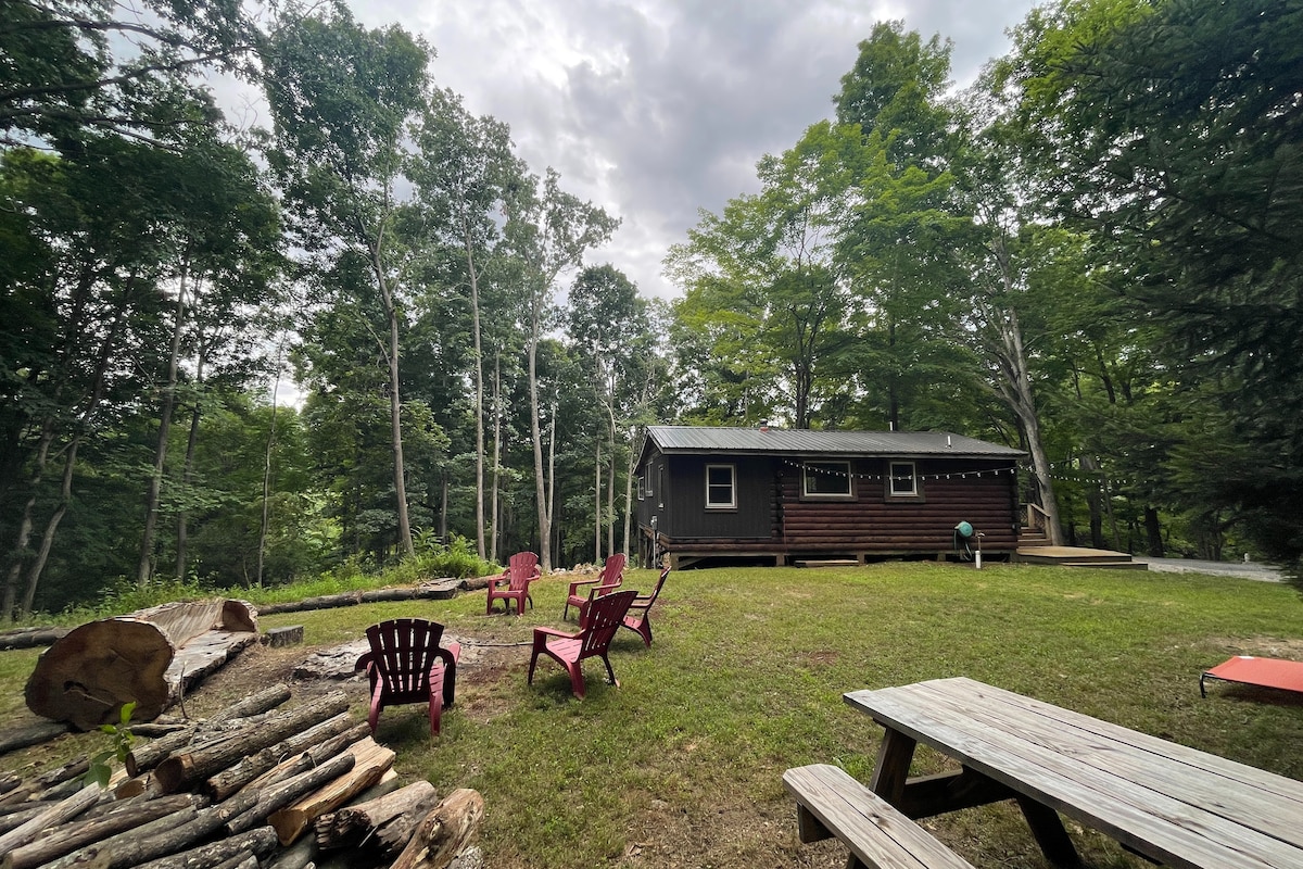 The Houndini Cabin at Trout Pond with Hot Tub!