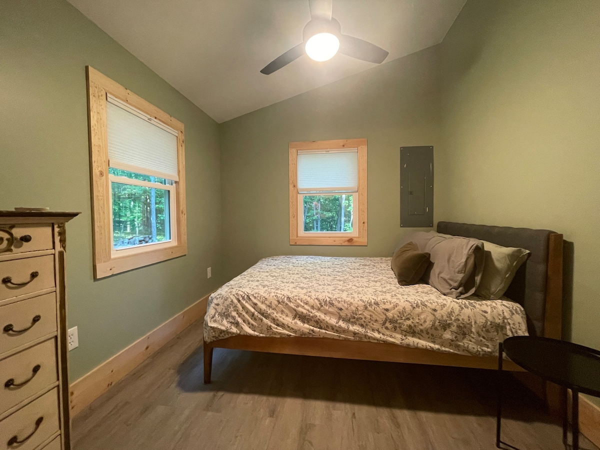 The Houndini Cabin at Trout Pond with Hot Tub!