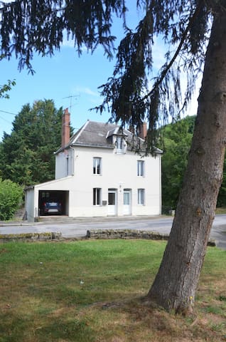 Chambon-sur-Voueize的民宿