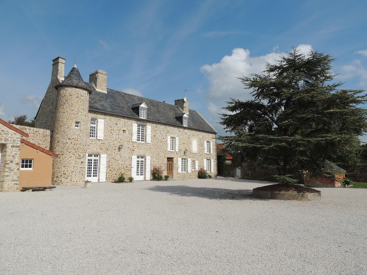 马丁尼马诺瓦小屋（ Manoir de Martigny ）的Charles Lindbergh小屋