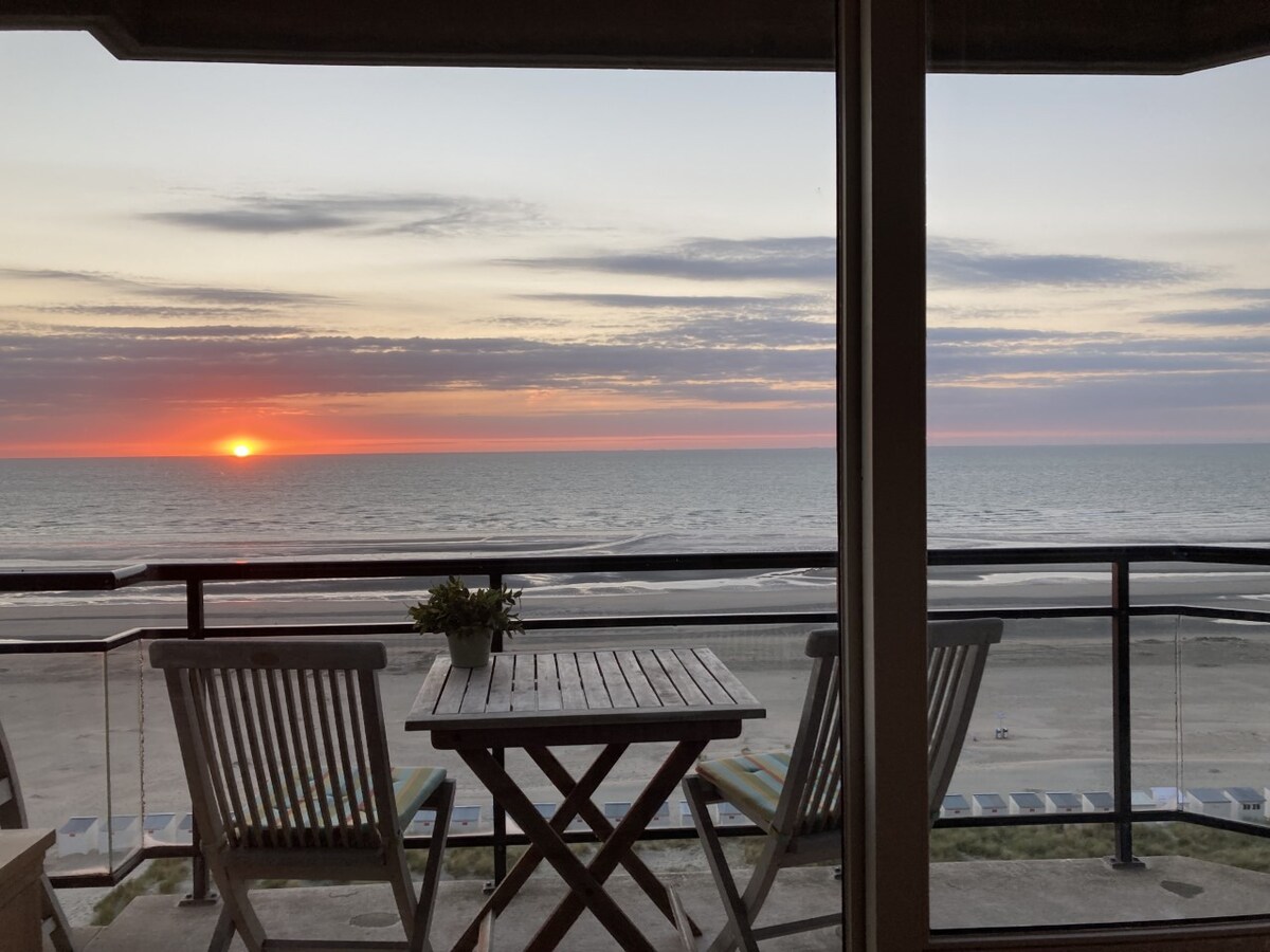 Appartement met frontaal zeezicht te Nieuwpoort