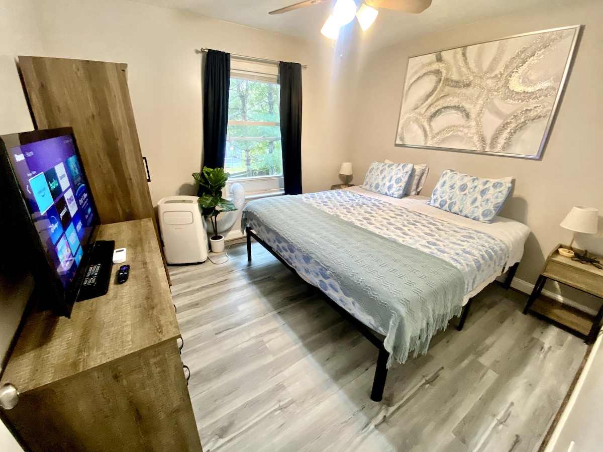 Renovated quiet unit, pet friendly