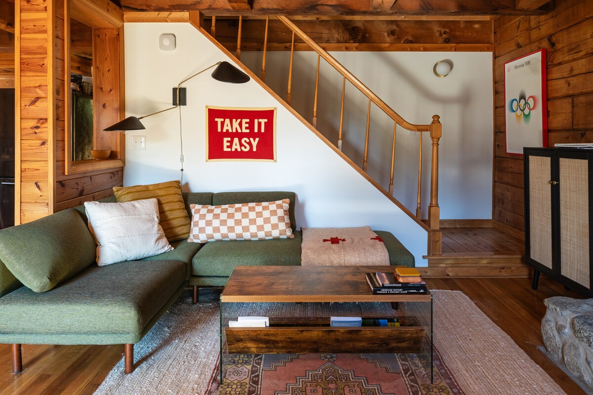 Stay Near Old Rag/White Oak Falls - Cozy Log Cabin