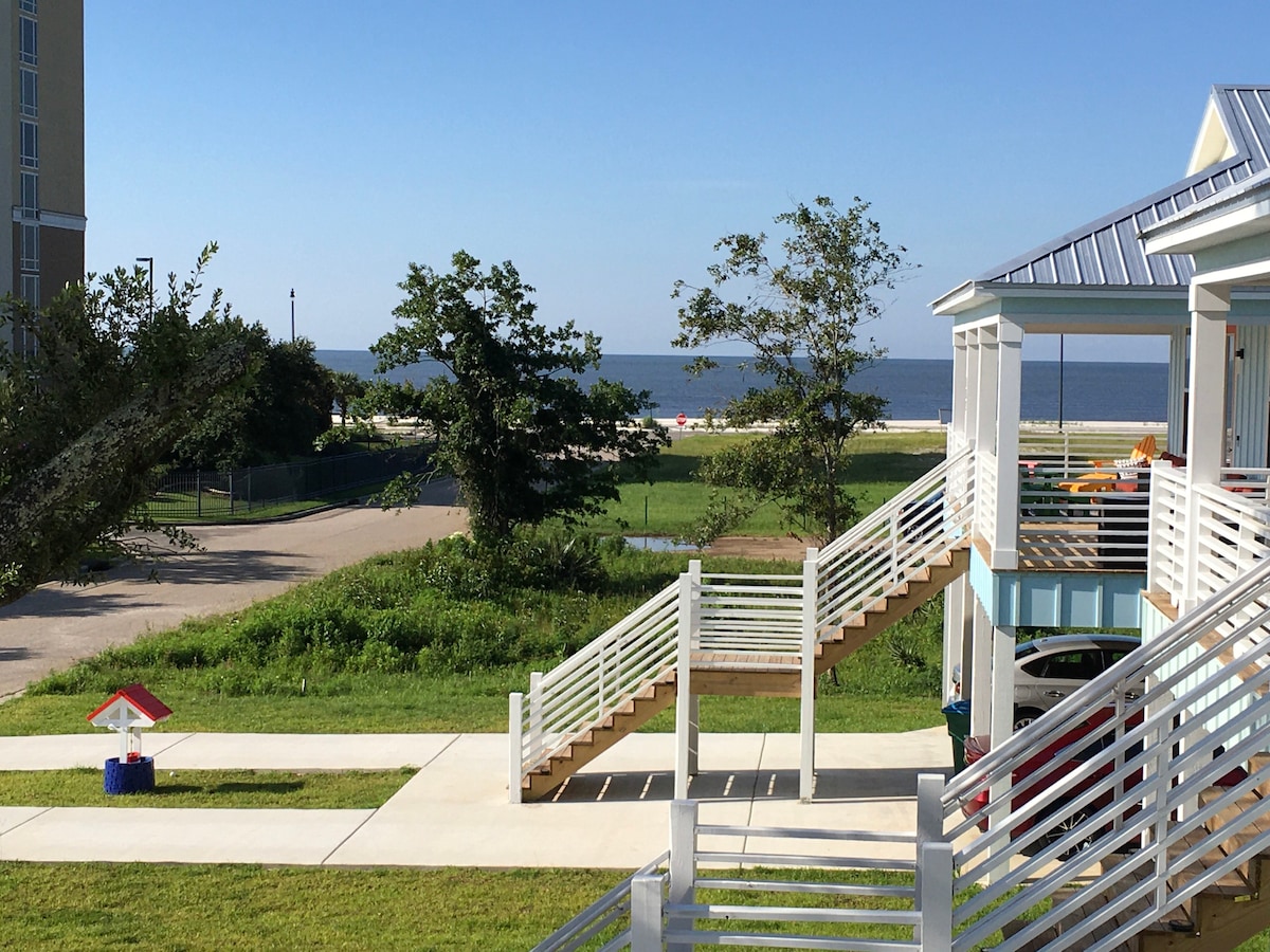 新建的1800英尺豪华房源，可欣赏海湾海滩景观。