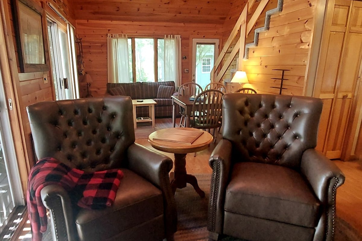 Cozy Cabin on the Water in Central Maine with WiFi