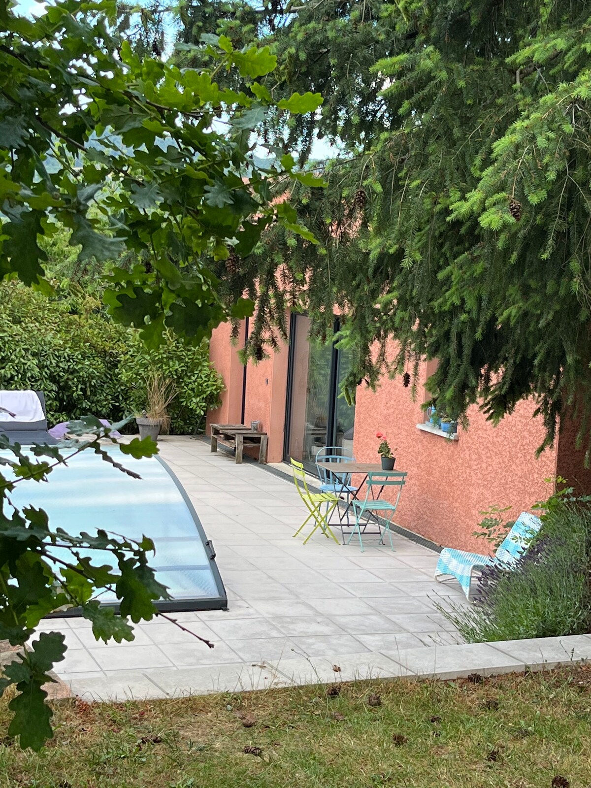 Joli studio avec Piscine et Sauna dans la verdure