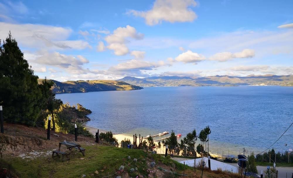 位于托塔湖（ Lake Tota ）的迷人住宿。