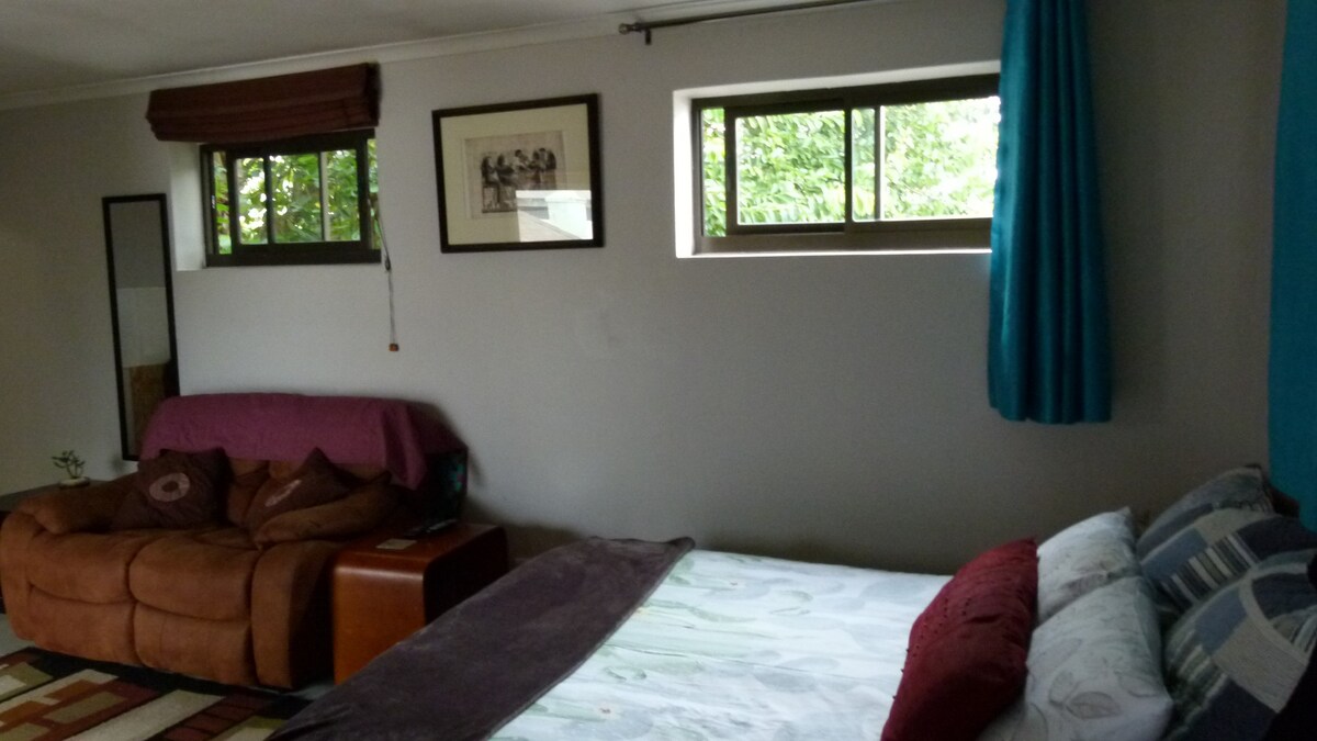 Superior-Fully furnished Self-catering Apartment