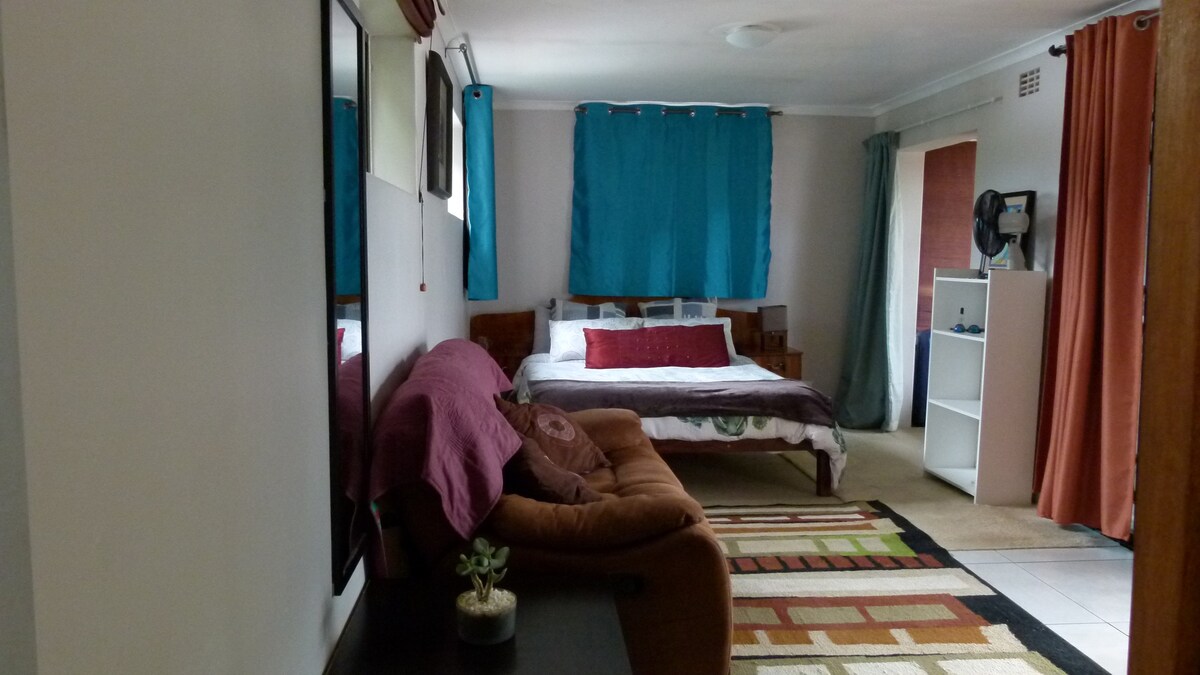 Superior-Fully furnished Self-catering Apartment