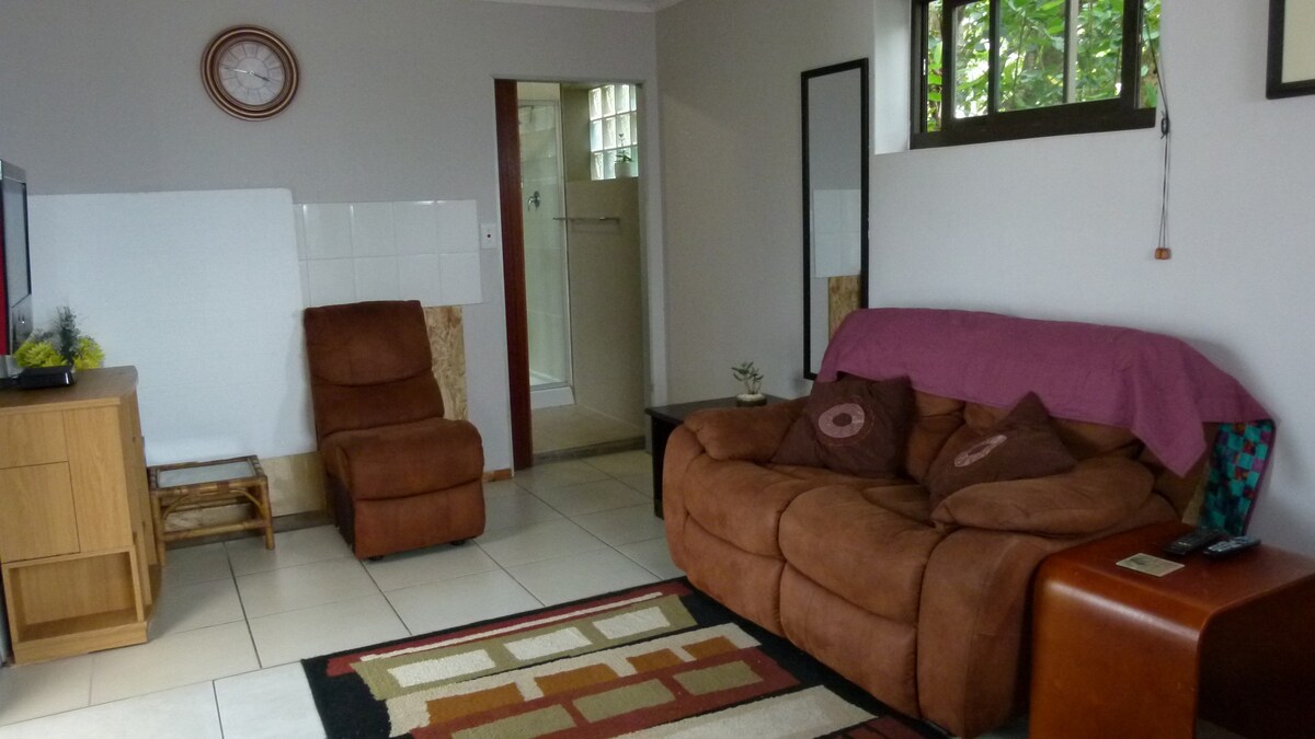 Superior-Fully furnished Self-catering Apartment