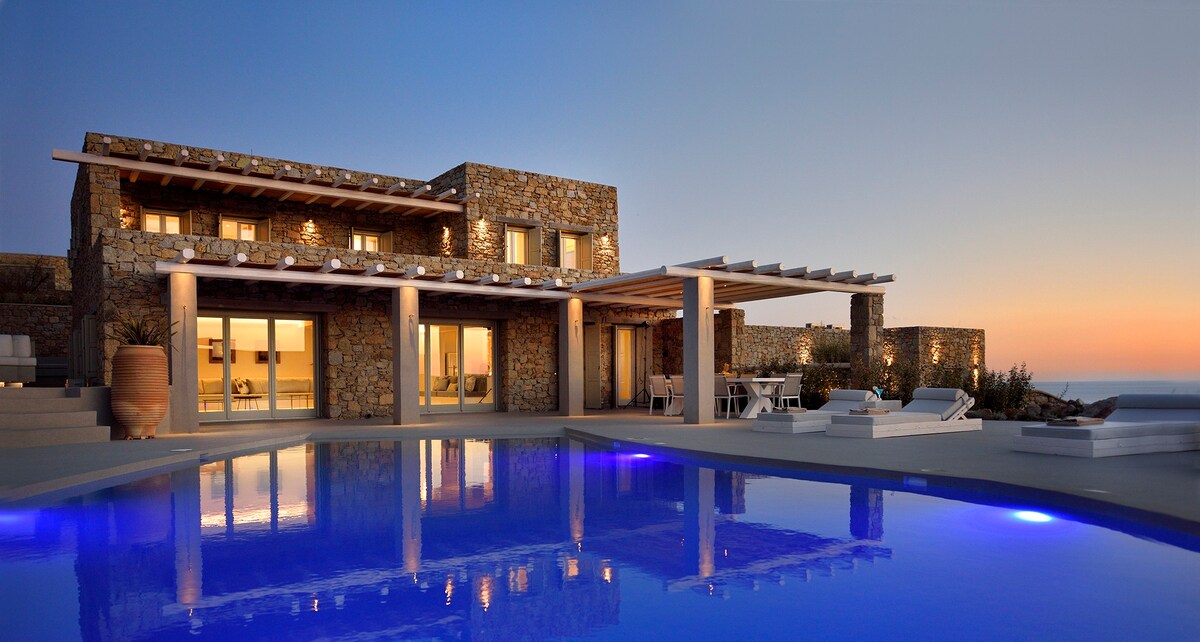 Complex of 5 villas by Mykonos Rocks