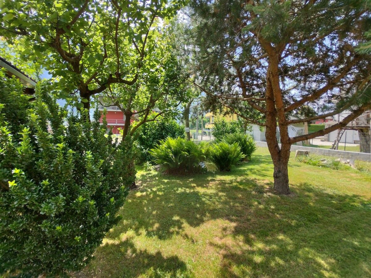 Stanza in Villetta indipendente, con bel giardino