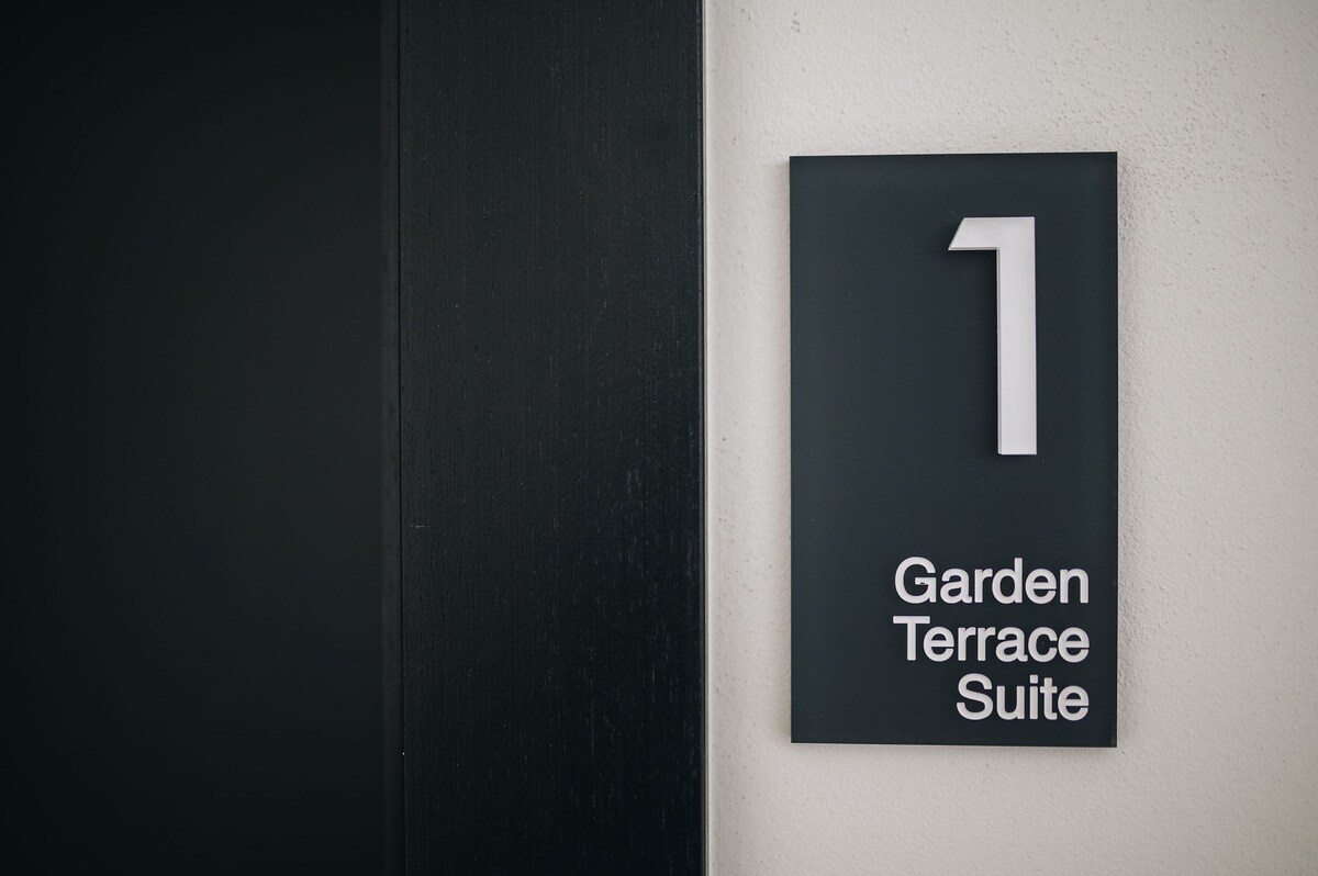 Executive Apartments Garden Terrace Suite No. 1