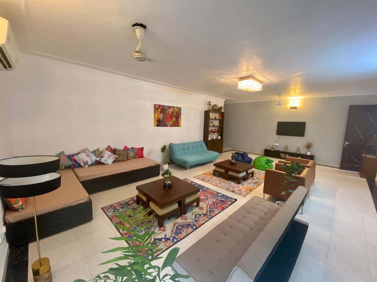 “Nature’s Abode”1BHK with lawn-Newly Remodeled