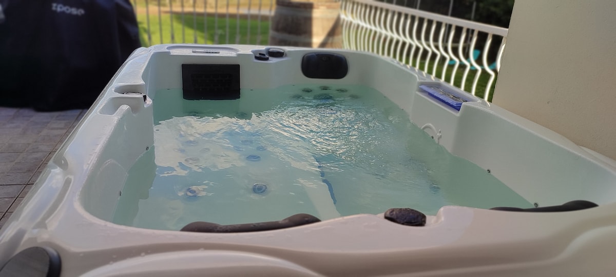 Les Petits Chais Meublé tourisme 3 étoiles jacuzzi