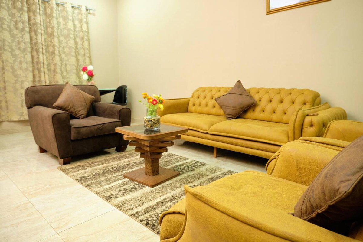 Lovely 3 & 4 Bed-Room Units for Short/Long stays