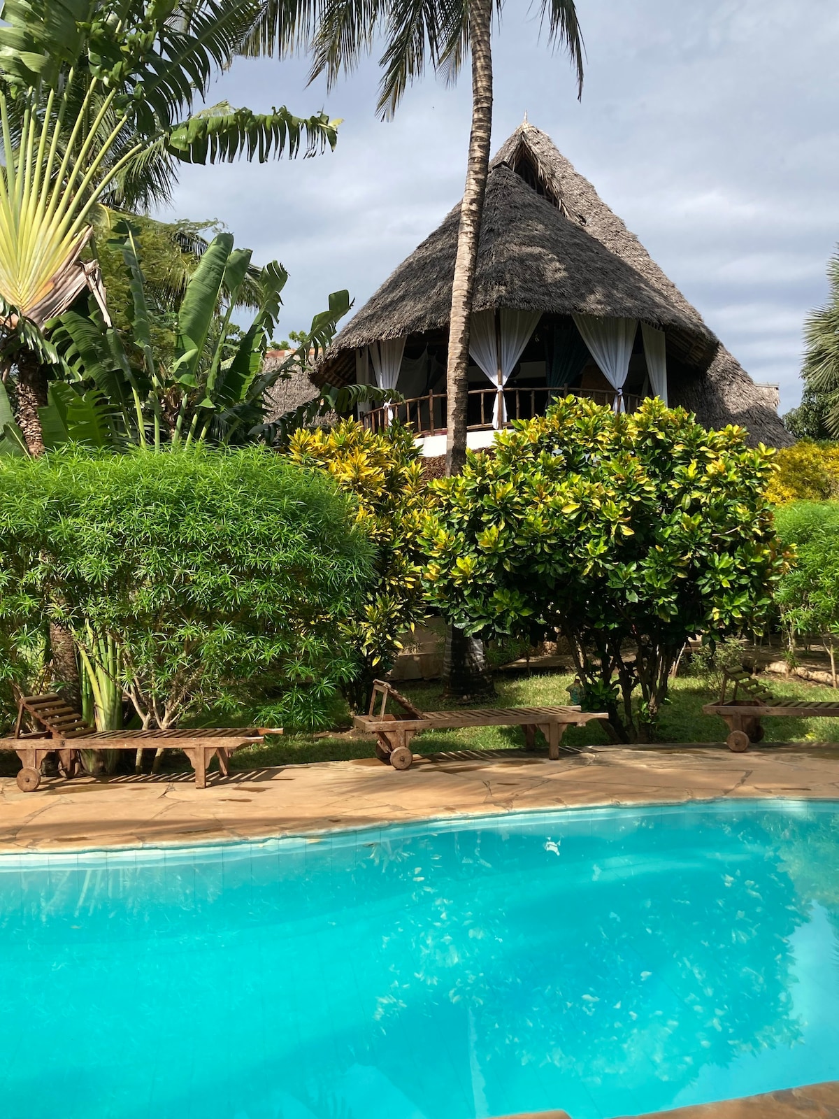 Swahili Villa Flat with the Pool&Gardens