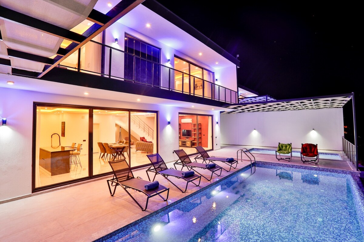 Villa for 4, Secluded Pool & Heated Pool Sea View