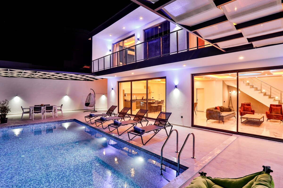 Villa for 4, Secluded Pool & Heated Pool Sea View