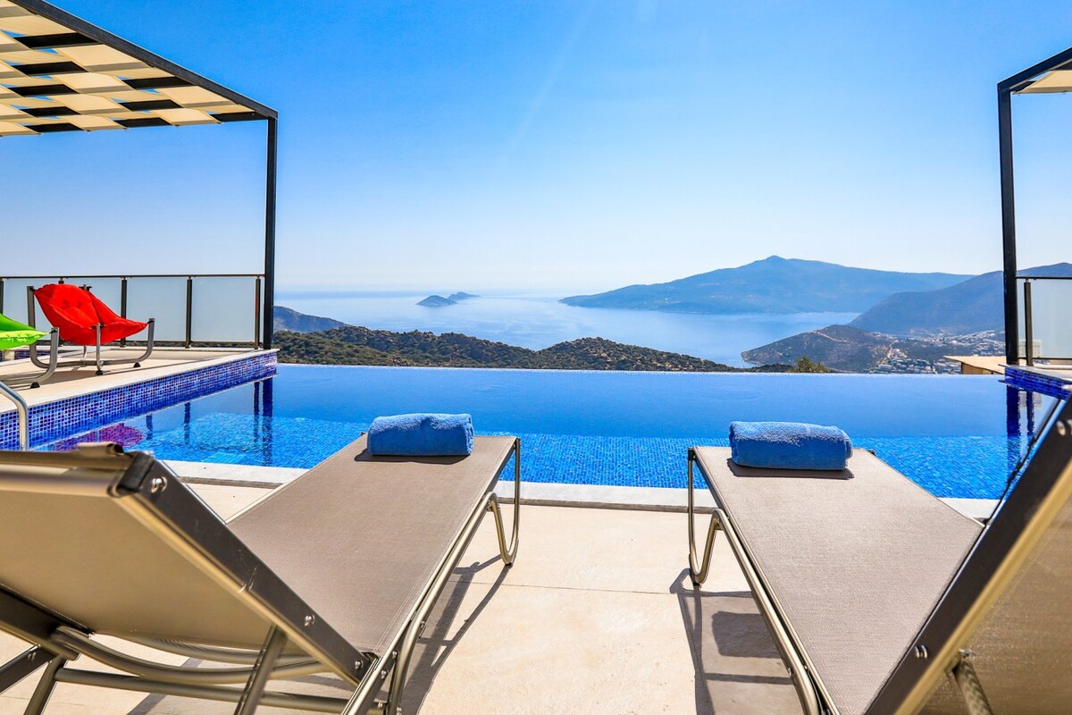 Villa for 4, Secluded Pool & Heated Pool Sea View