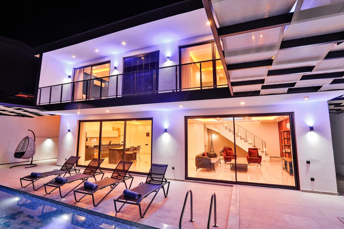 Villa for 4, Secluded Pool & Heated Pool Sea View