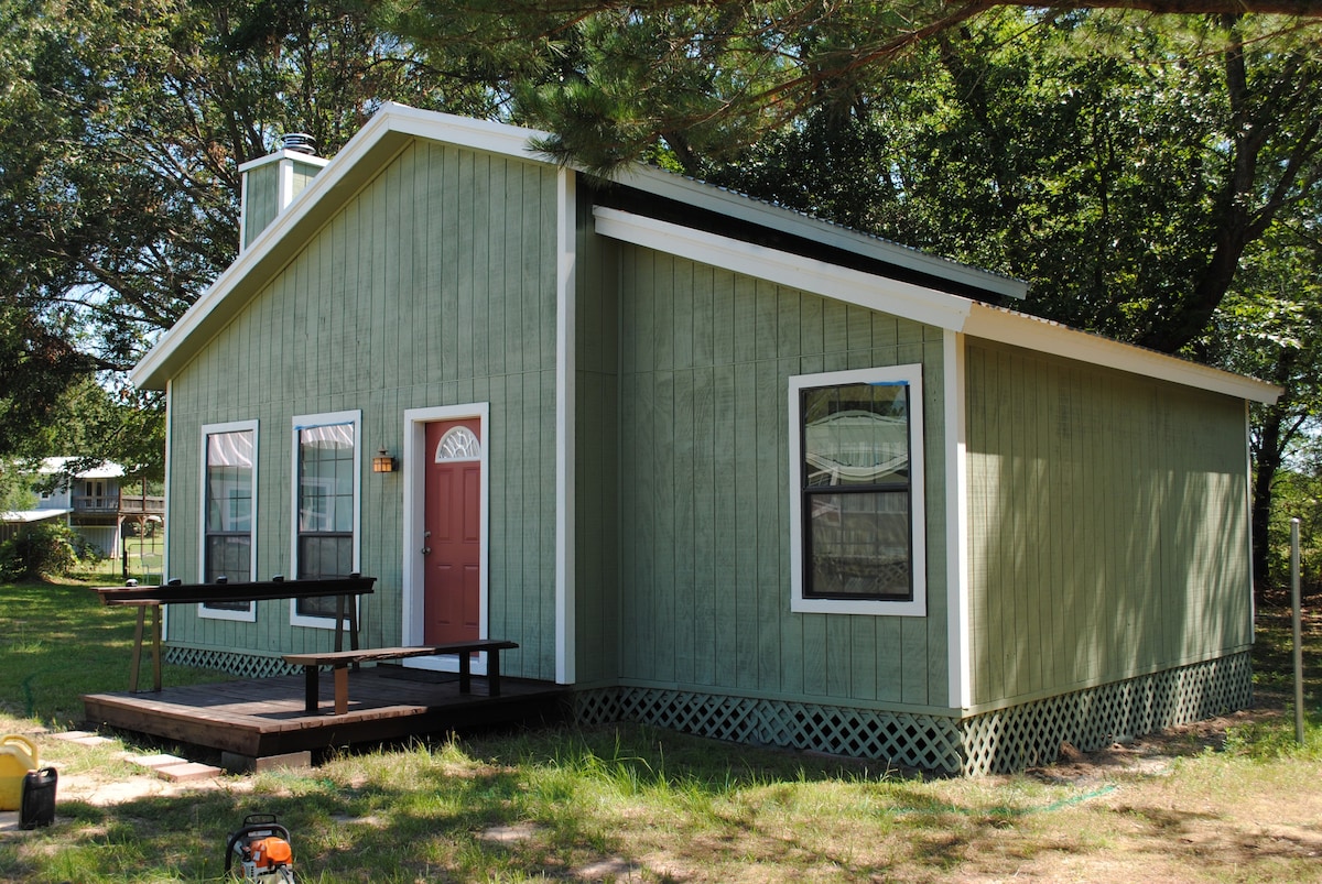 Main Cabin in Bois Darc Bungalows - Up to 5 guest