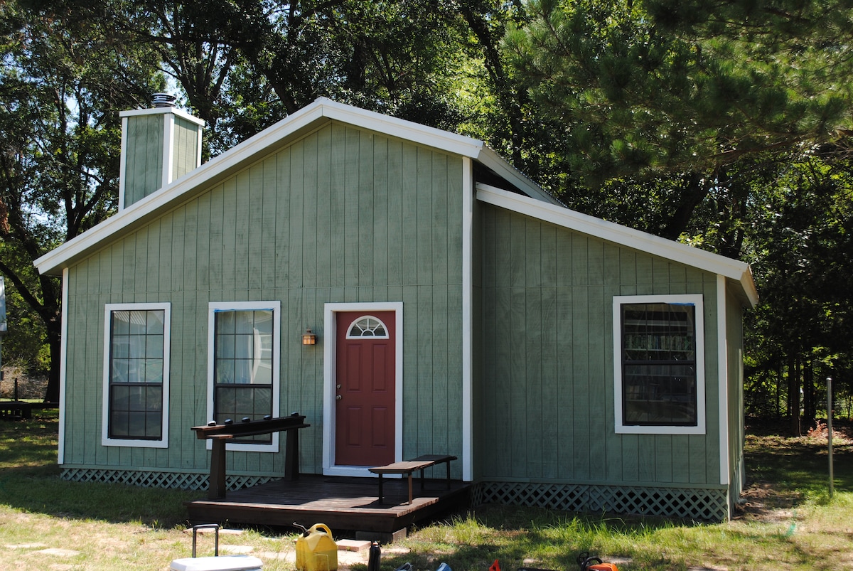 Main Cabin in Bois Darc Bungalows - Up to 5 guest